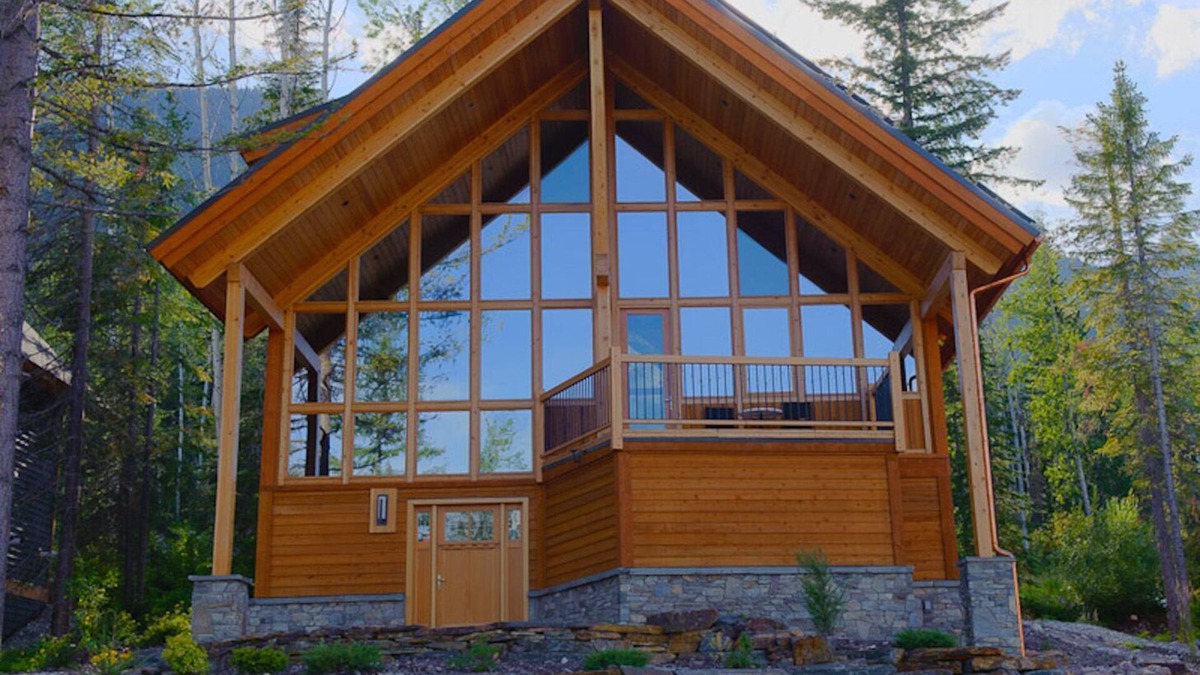 Golden Ski Chalet | Kicking Horse ski Chalet Great views,2 wood fires, hot tub, sauna, heated floor