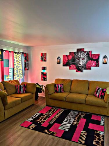 Taylor House | Kid-Friendly Home With Pool
