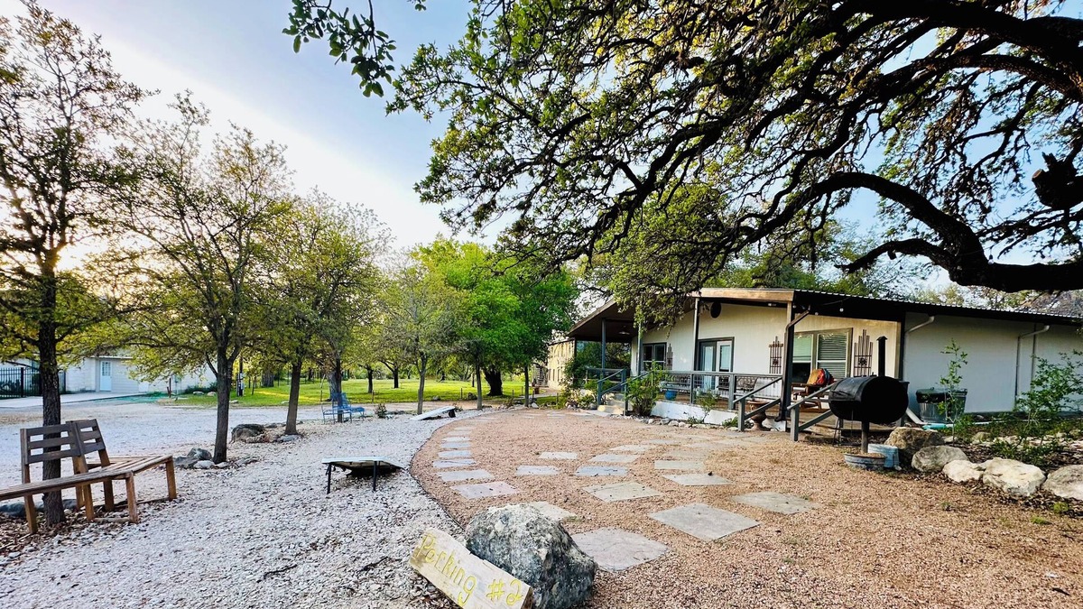 Leakey House | Kid Friendly, River house 65 yards to the Frio River