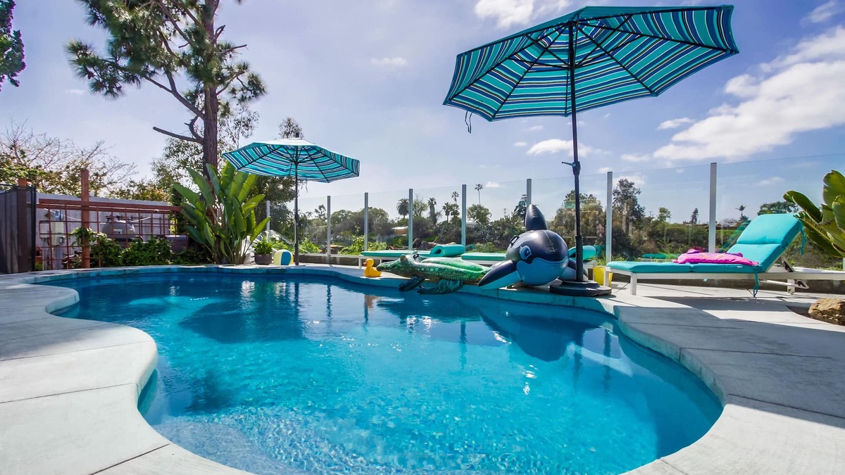 Clairemont House | Kids paradise, FENCED HEATED POOL⭐️TOYS SPAJacuzzi SPLASH PAD plus cebtral AC