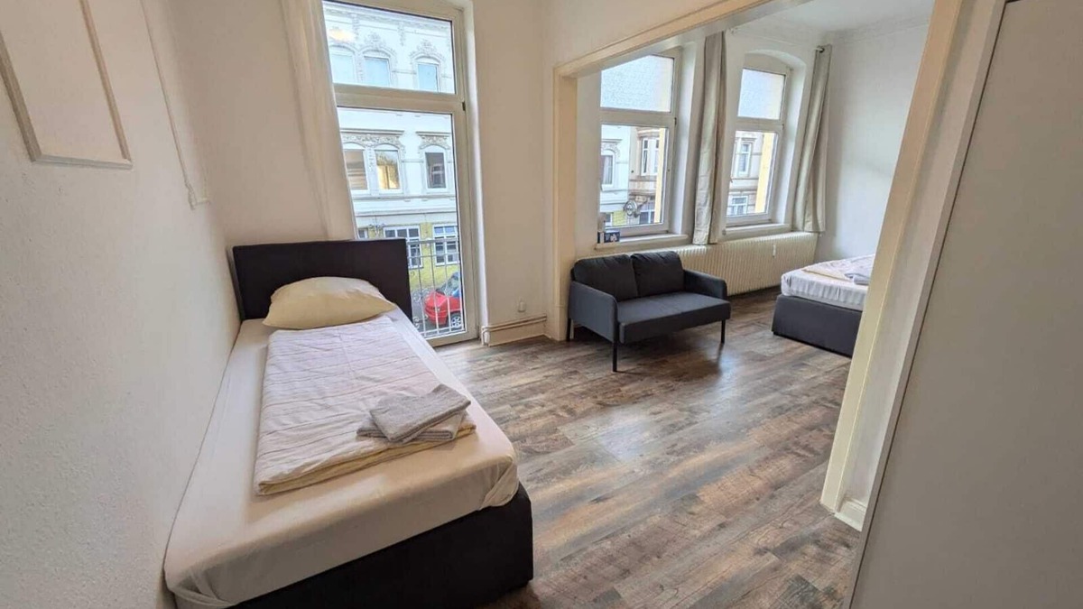 Neumuenster House | Kieler Straße 76 - 2 bedrooms with roof terrace