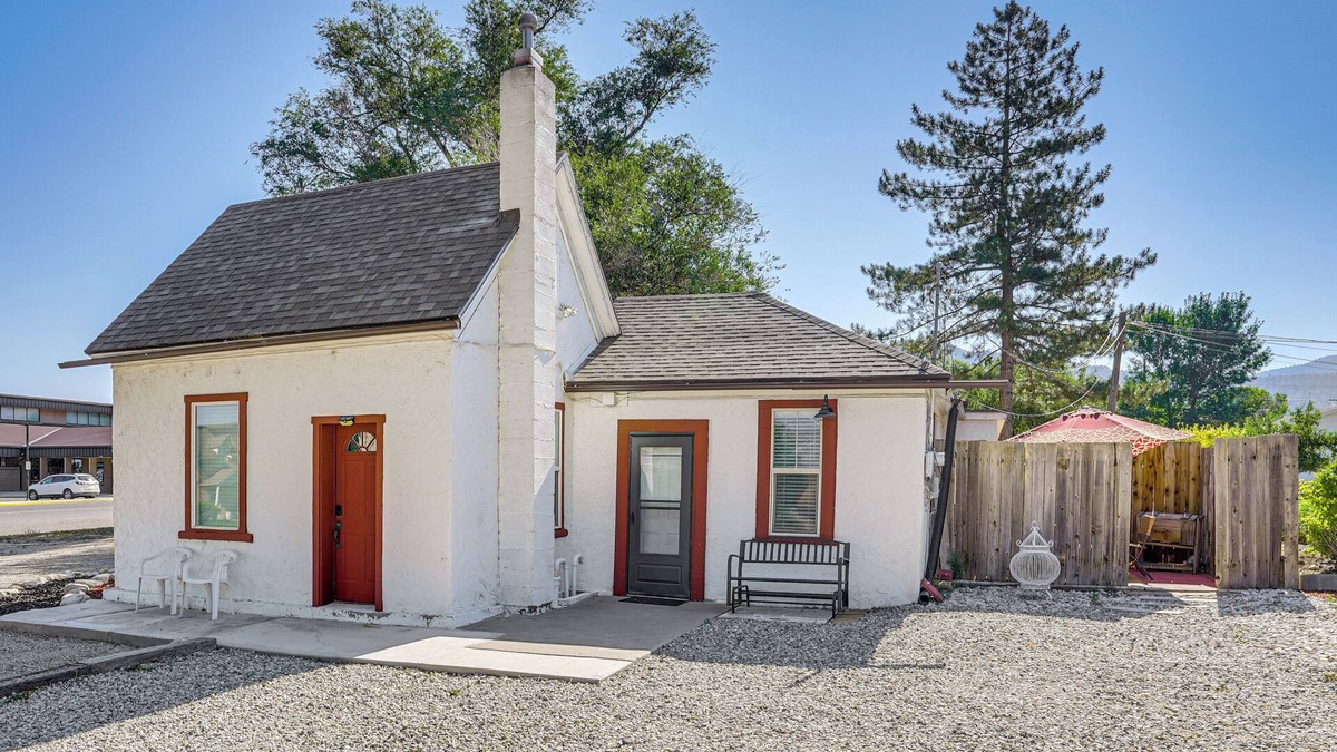 Manti House | Kik-N-Bak Cottage w/Beautiful Mountain View