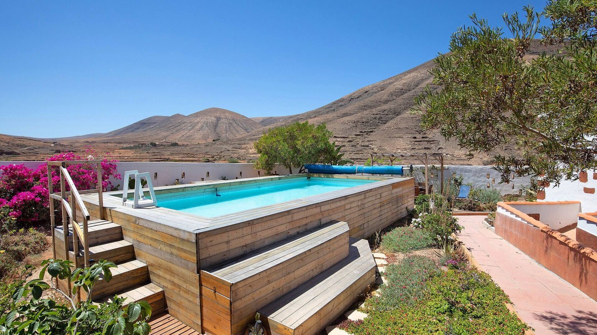 Guisguey Apartment | Kikiki Loft Veranda with Sea View, Pool, Garden & Wi-Fi