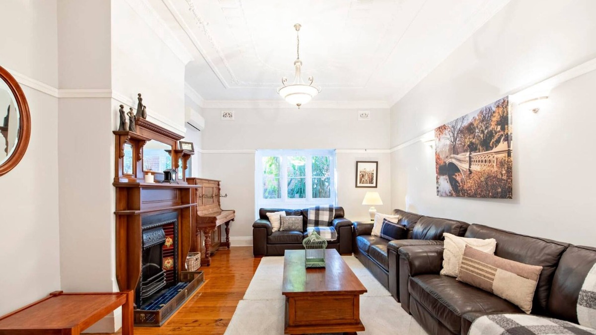 Dubbo House | Kilbirnie - Stroll to CBD, Heritage, Sleeps 10, Perfect for Orana Outdoor Show