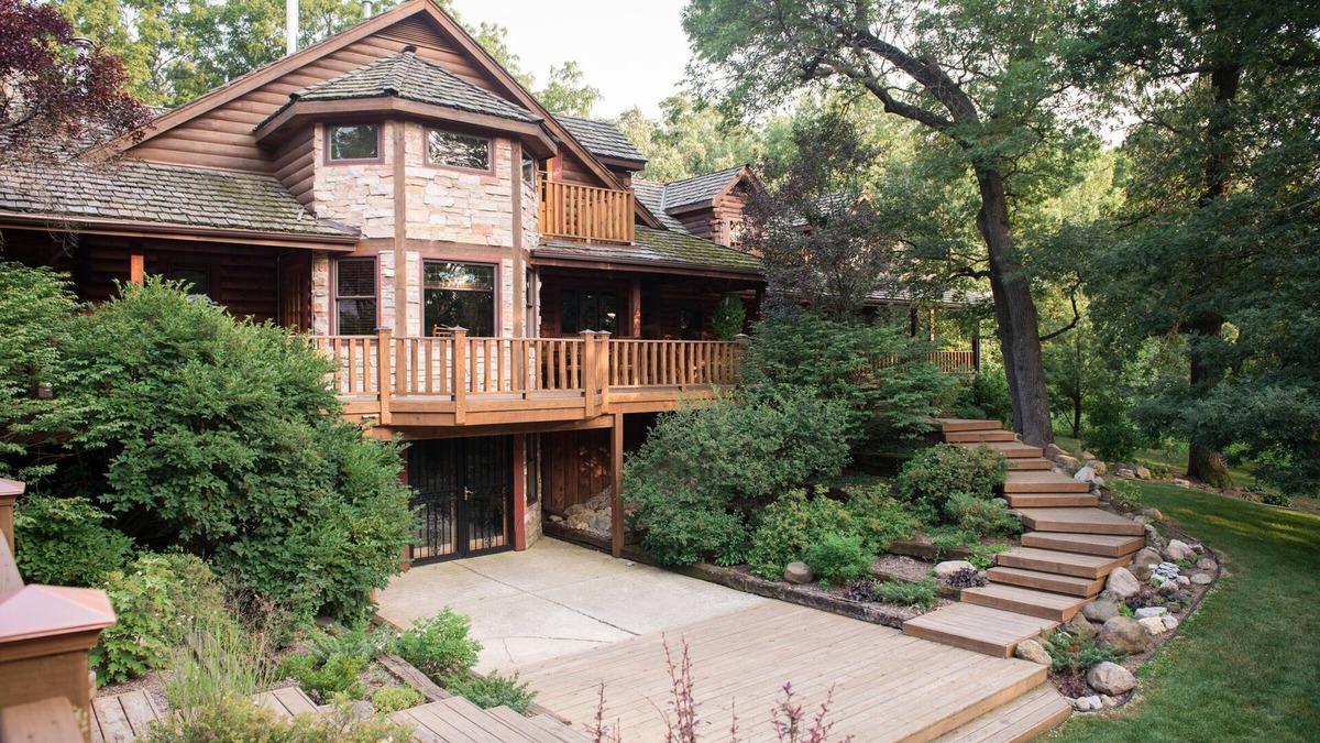 Holcomb House | Kilbuck Creek ~ Indoor Pool & Jacuzzi ~ Sleeps 40