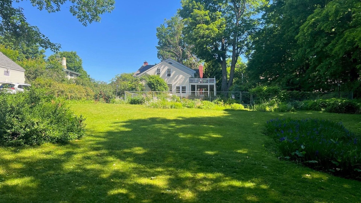 Whippleville House | Kilburn Manor 1820 Historical house