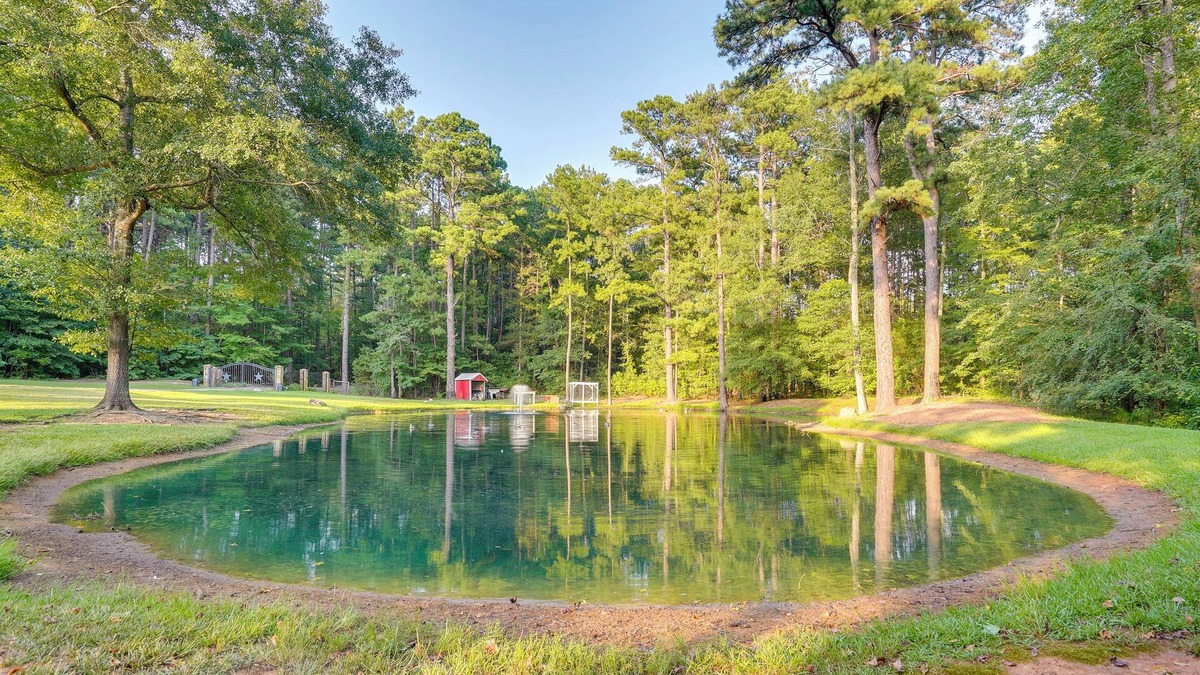 Kilgore Cottage | Kilgore Gem: Pet-friendly Cabin w/Duck Pond!