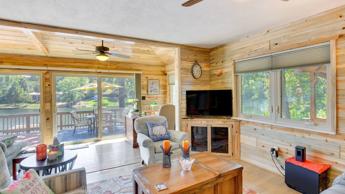Kilgore House | Kilgore Lakefront Home w/Private Dock & Pier!