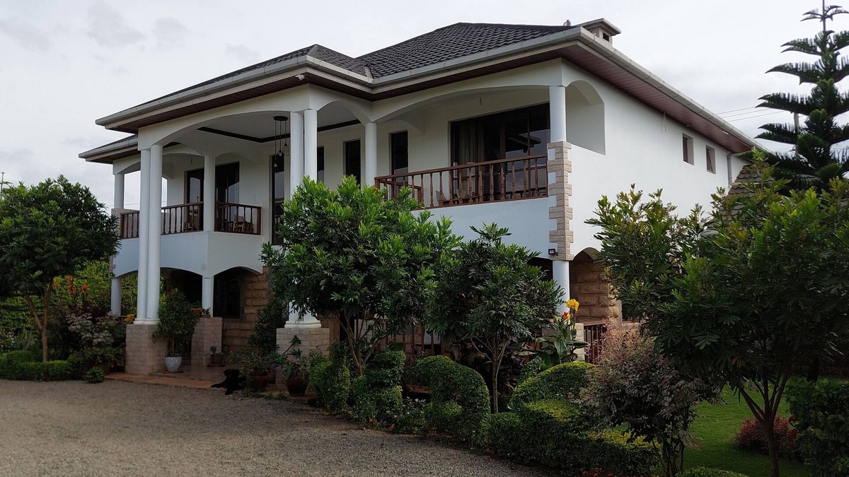 Kilimambogo Bed & Breakfast | Kilihouse B&b Large Ensuite Double Bedroom with full facilities