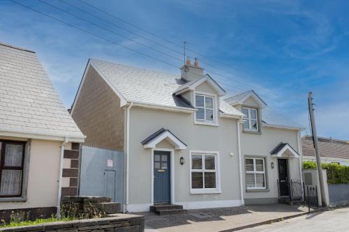 Kilkee House | Kilkee Townhouse by Trident Holiday Homes