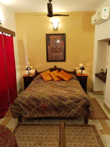 Amar Sagar Pol Cabin | Killa Bhawan Lodge
