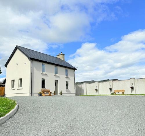Killarney House | Killarney Old School Road sleeps 6