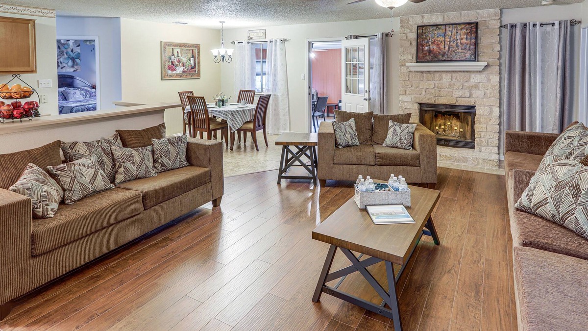 Killeen House | Killeen Home w/Sunroom ~ 8 Mi to Fort Cavazos!