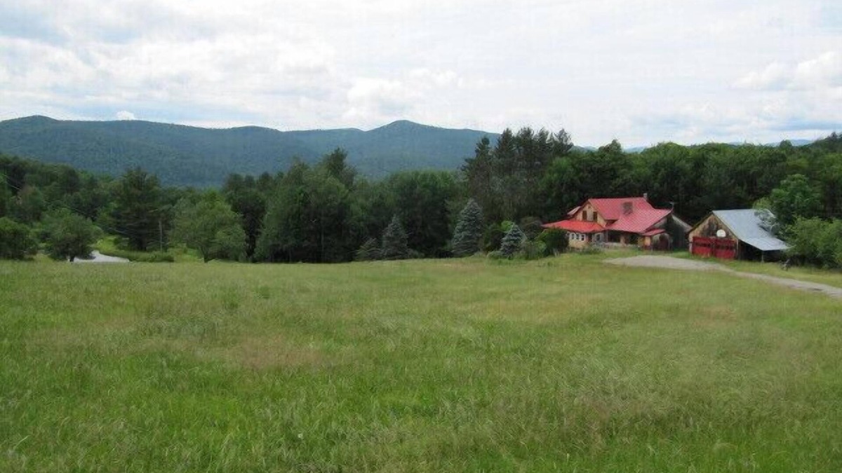 Rochester House | Killington, Pico, Sugarbush, Mad River Glen, Middlebury Snowbowl + many more