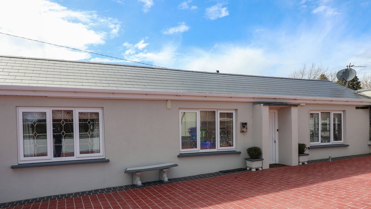 Belmont House | KILLYGALLY COTTAGE, family friendly in Belmont, Co Offaly