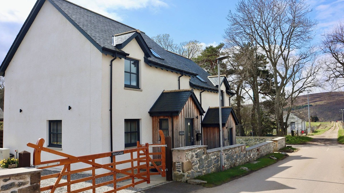 Tomintoul Cottage | KILMUIR COTTAGE, family friendly, with a garden in Tomintoul