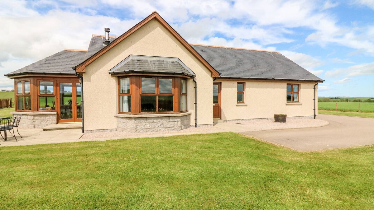 Ellon Cottage | KILNARY COTTAGE, country holiday cottage, with open fire in Pitmedden