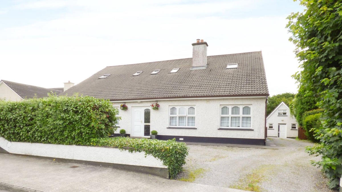 Ballina Apartment | KILTARTAN HOUSE 2B, pet friendly in Ballina, County Mayo