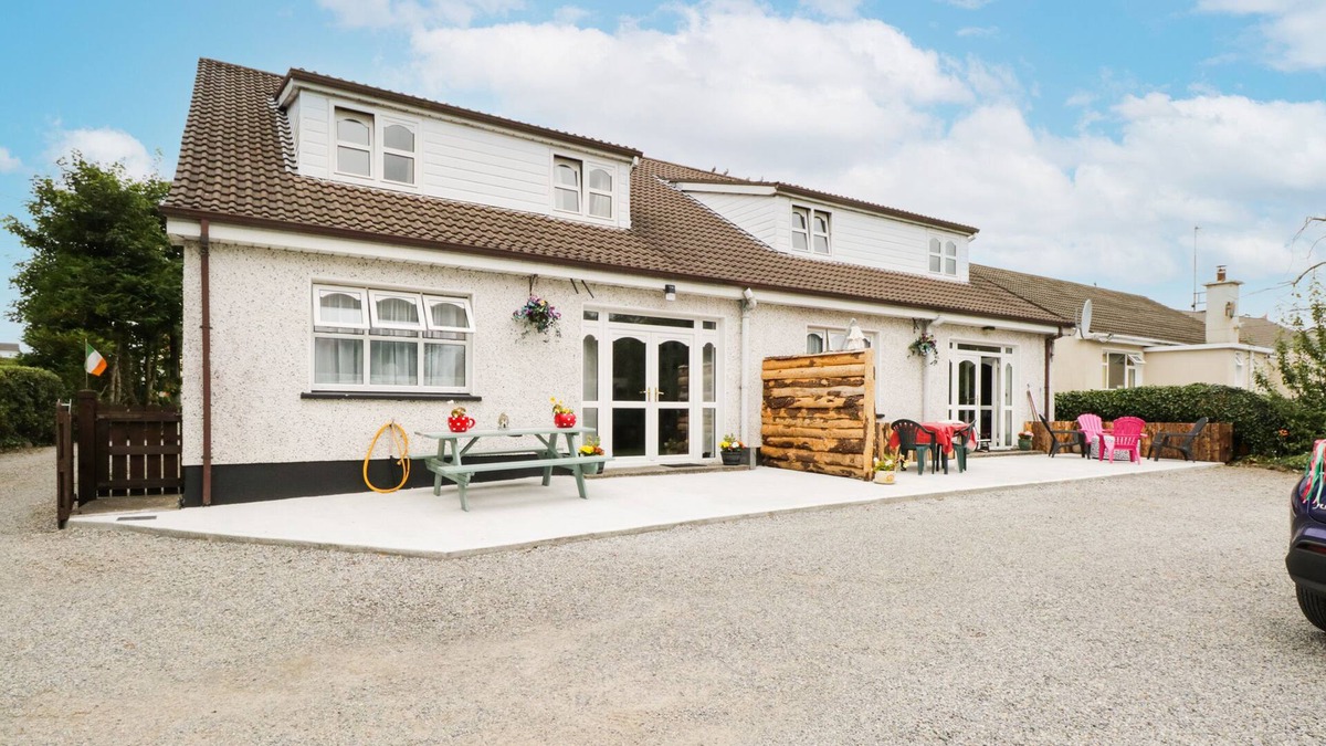 Ballina Apartment | KILTARTAN HOUSE, family friendly in Ballina, County Mayo