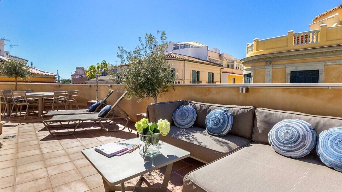 Centro Apartment | Kim - Holiday penthouse in Malaga by Solaga