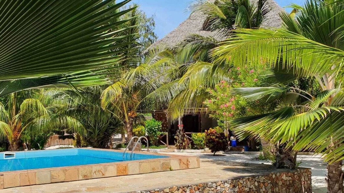 Pongwe Apartment | Kimurimuri - Stunning Beachfront Loft with Pool