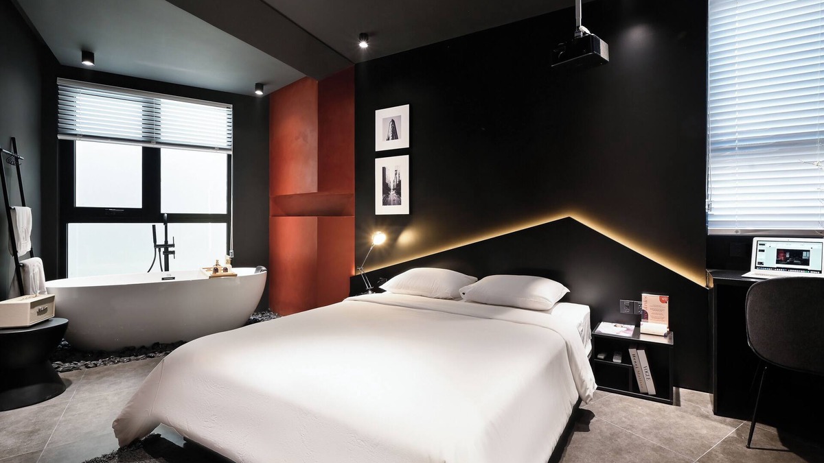 District 10 Apartment | Kin Wander Tan Binh, The Mountain