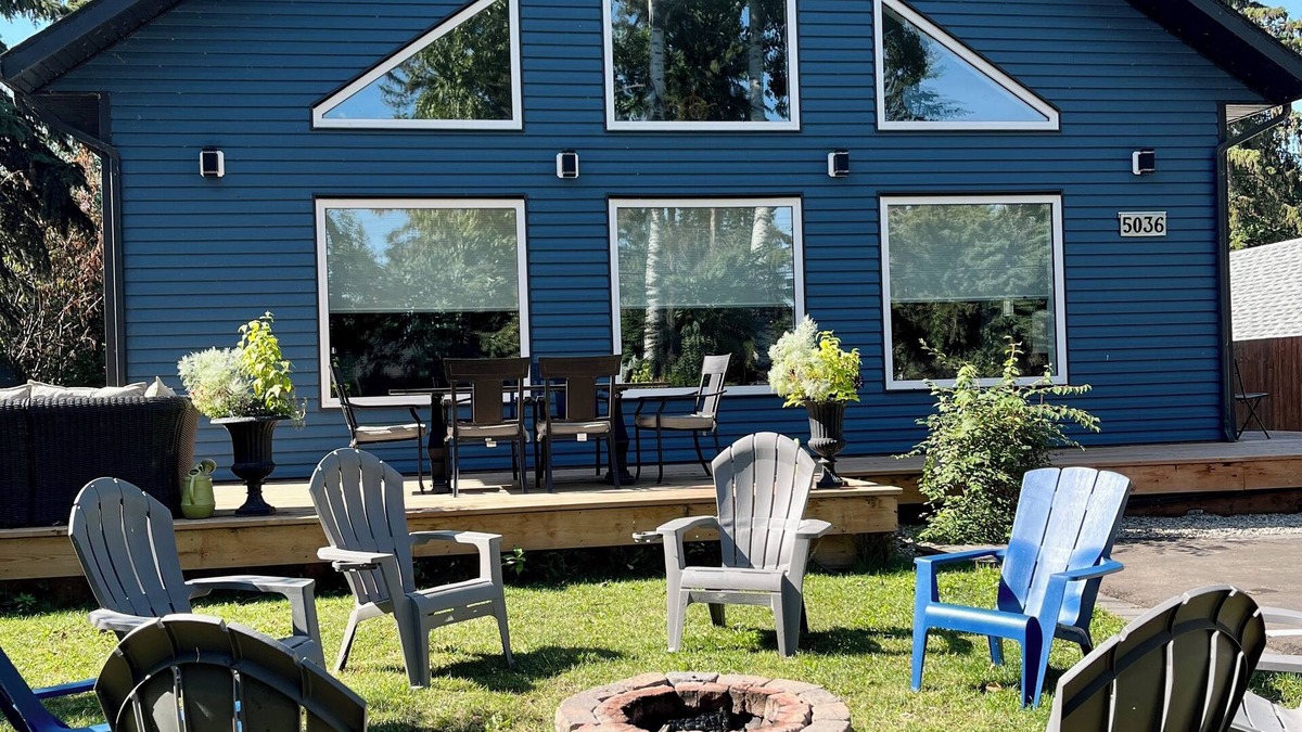 Sylvan Lake House | Kinabik Cabin/Half block from beach, quiet cottage district