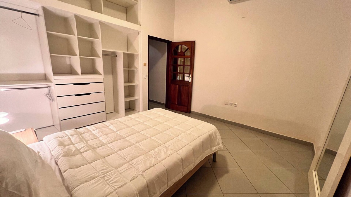 Luanda Apartment | Kinaxixi Palace in Largo rehabilitated. Spacious apartment with balcony.