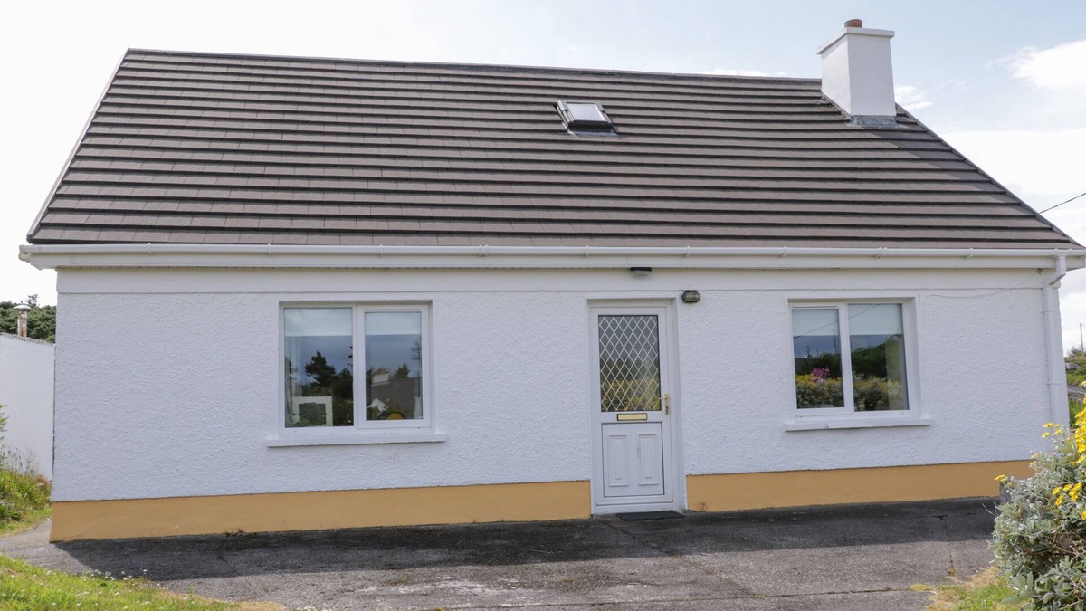 Kincasslagh House | KINCASSLAGH, pet friendly, with open fire in Annagry, County Donegal