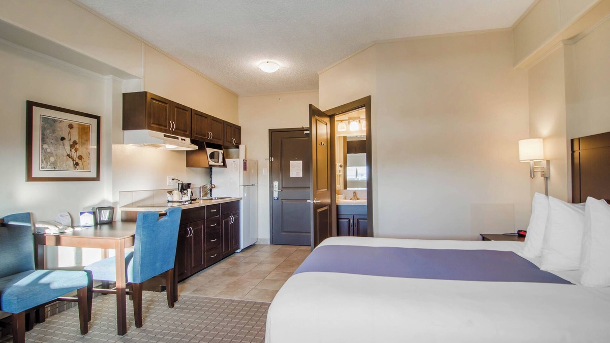Kindersley Hotel | Kindersley All Suites Hotel