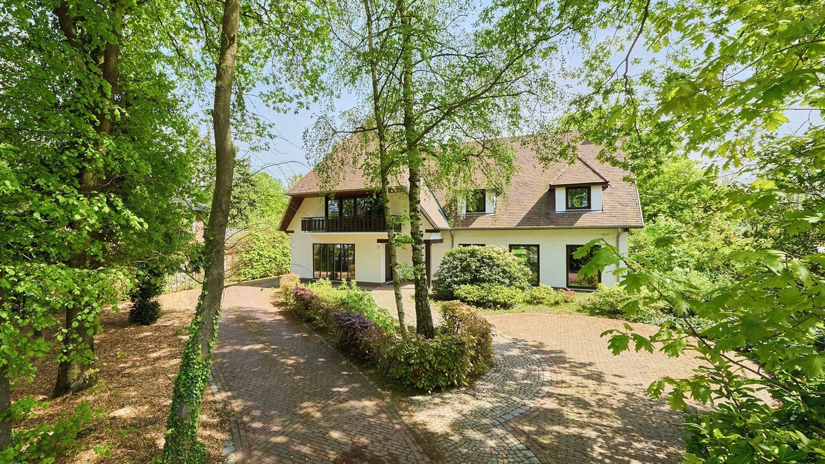 Lommel House | Kindvriendelijke Ruime Vakantiewoning met Privébos in Bosland Lommel