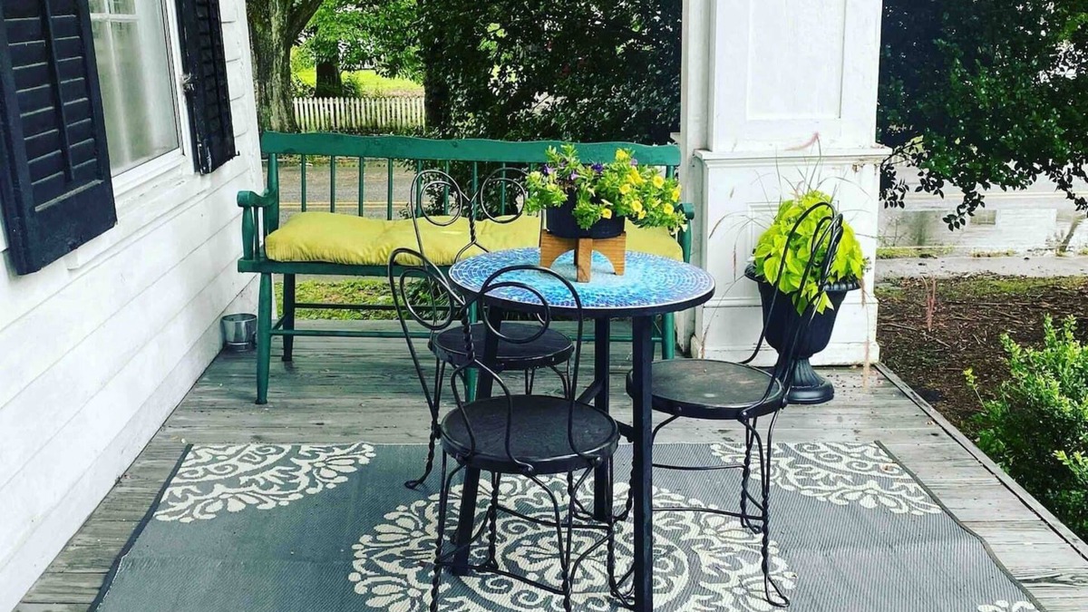 Elizabeth City Bed & Breakfast | King B&B room 1 hour from the OBX & Hampton Roads