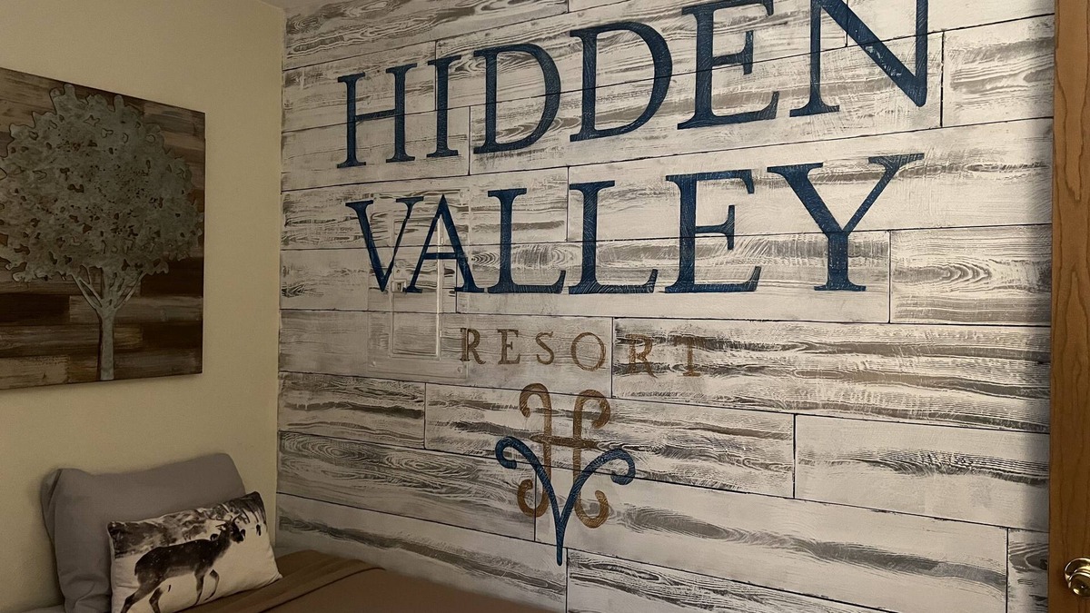 Hidden Valley Condo | King Bed! 2B2B ground level near golf; fall leaf peeping! Well equipped kitchen!