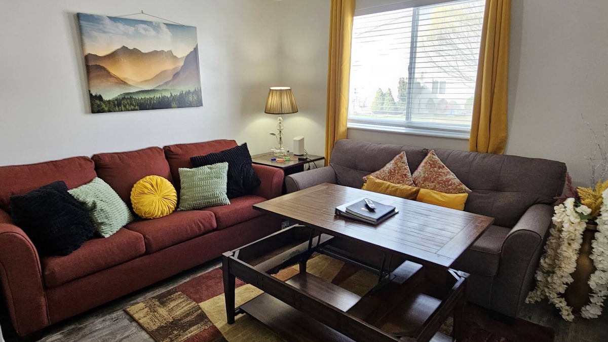 Ogden House | King bed! Close to 3 Ski Resorts, LDS Temple, DT Ogden, BDO, and the Fwy.