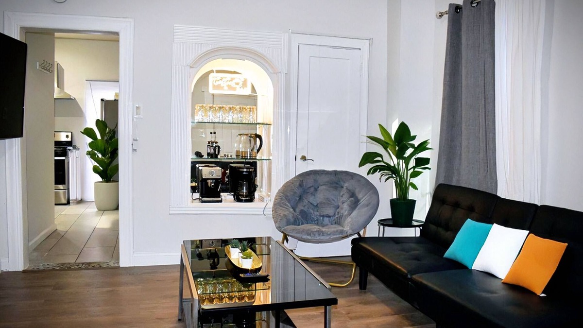 Elizabeth Apartment | King Bed/Coffee Bar/Meditation Room/Remote Work/PacMan/30min to NYC