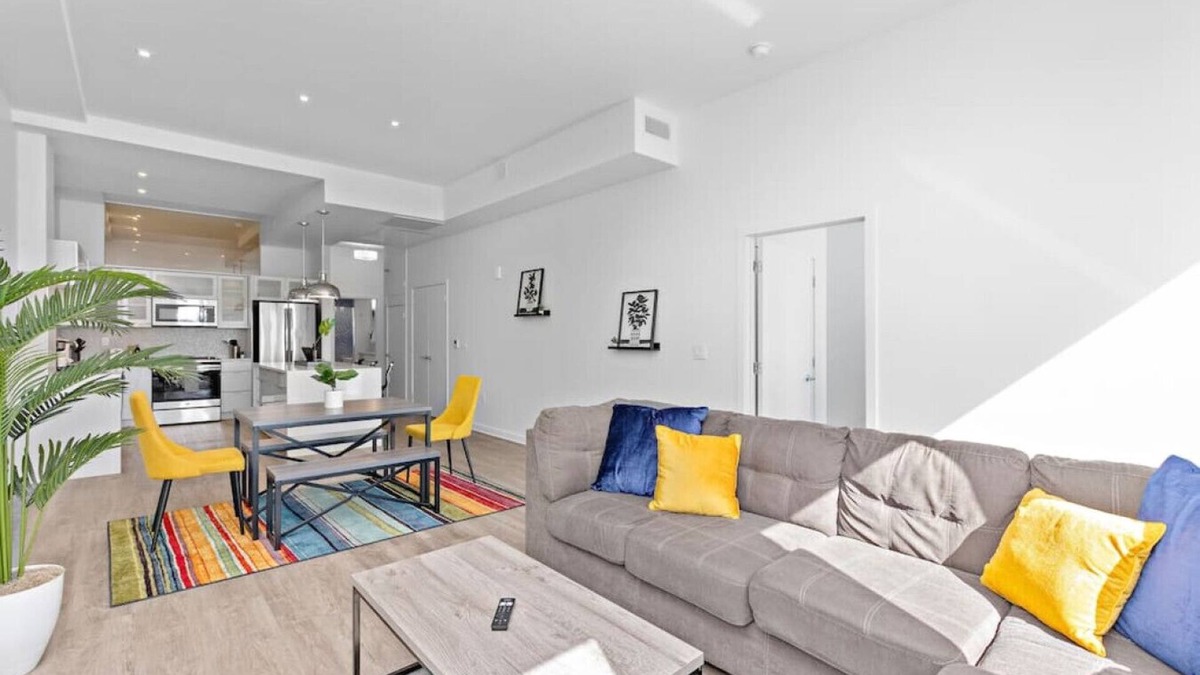 Financial District Apartment | ! King Bed ! Downtown Highrise!