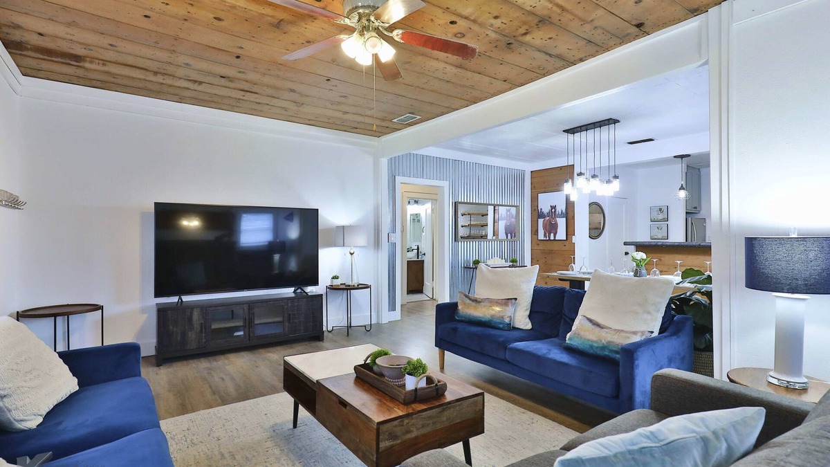 Abilene Cottage | King Bed Entire Home with Kitchen near ACU Abilene, Zoo