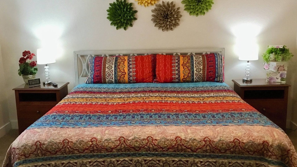 Johnstown House | King Bed Entire Suite No Cleaning Fee Private Entrance