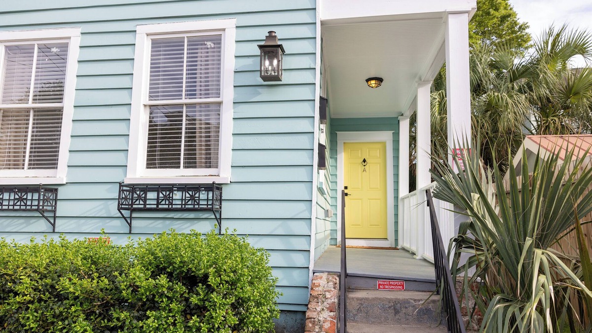 Charleston Condo | King Bed Escape near Historic Park Downtown w/Parking and A/C