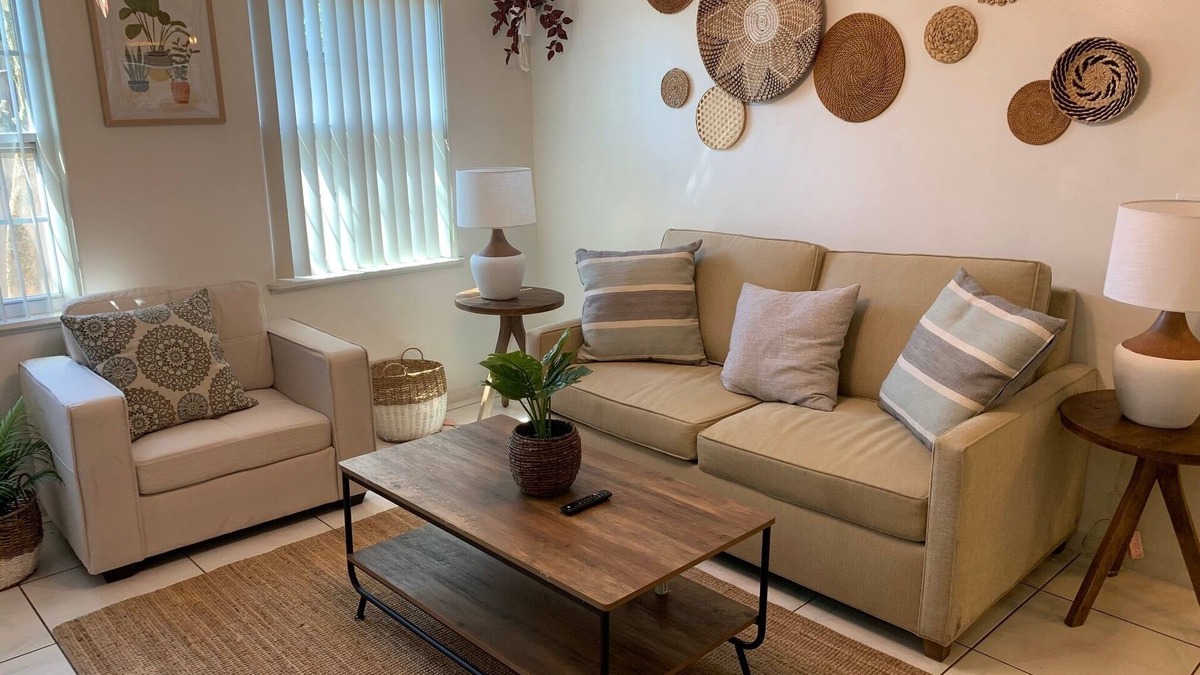 Azalea Park Apartment | King Bed Escape: Private Patio, Grill, Fire Pit Near Everything in Orlando