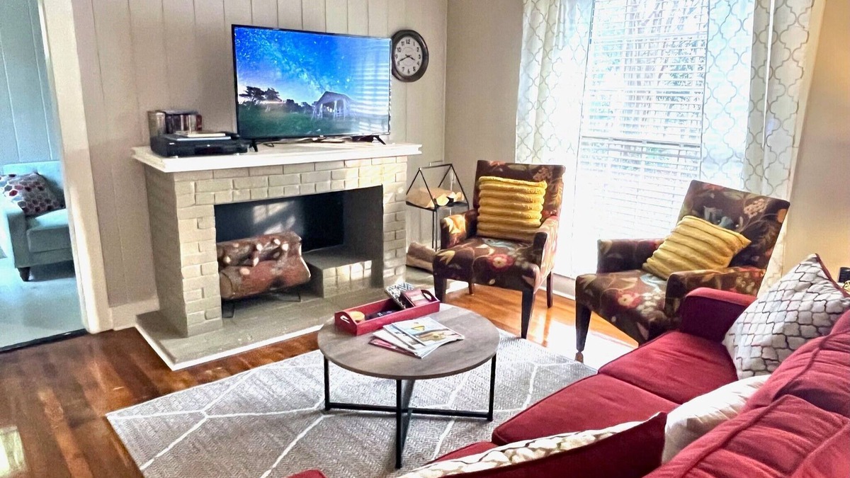 Hattiesburg House | ☆KING BED☆ Family Friendly - Walk to Zoo & Waterpark; Near Downtown & Midtown