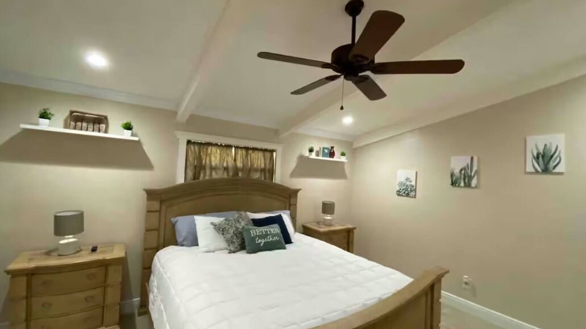 Orlando Apartment | King Bed - Fire Pit - Private - Grill - Location