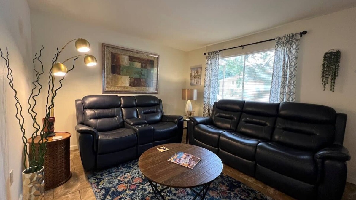 Mid City South Apartment | King bed first floor Mid City with Parking