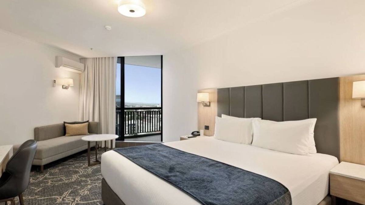 Spring Hill Hotel | King Bed @ Higher Floors Beautiful View with Balcony CBD Brisbane