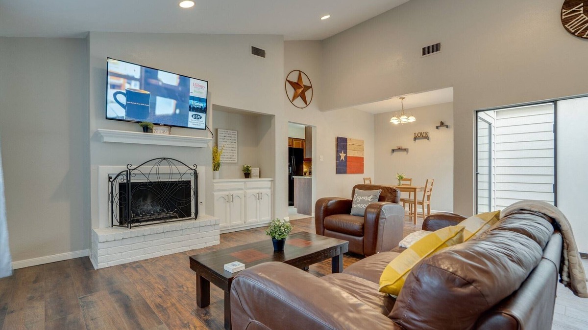 Northwest Dallas House | KING BED Home Dallas/UT Southwestern/DFW Airport