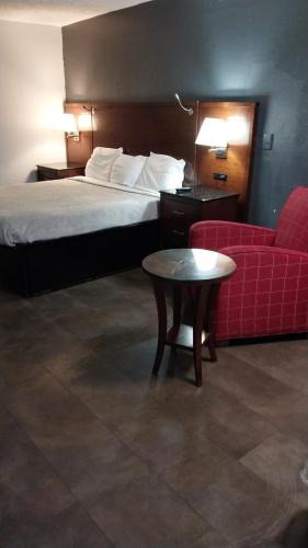 Jackson Apartment | King Bed Hotel Room 118