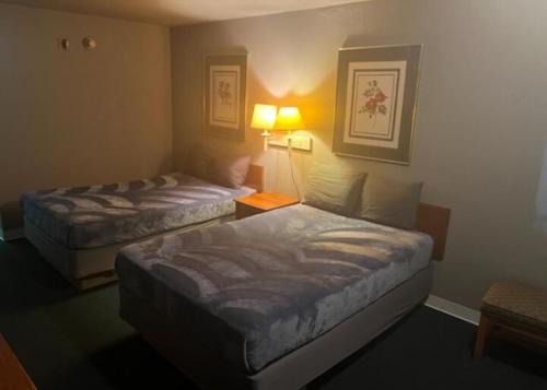 Livingston Apartment | King Bed Hotel Studio 127