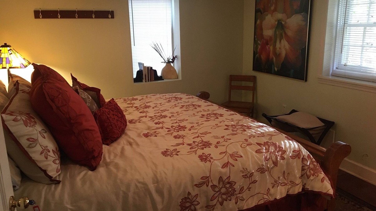 Jefferson Other | King Bed in Farmhouse on rural sheep and goat farm