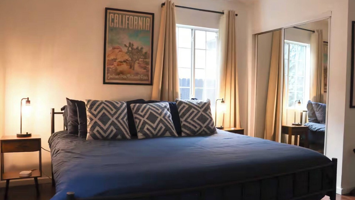 Los Angeles Apartment | KING BED LA Hilltop Oasis 1bd/1bth with VIEWS!