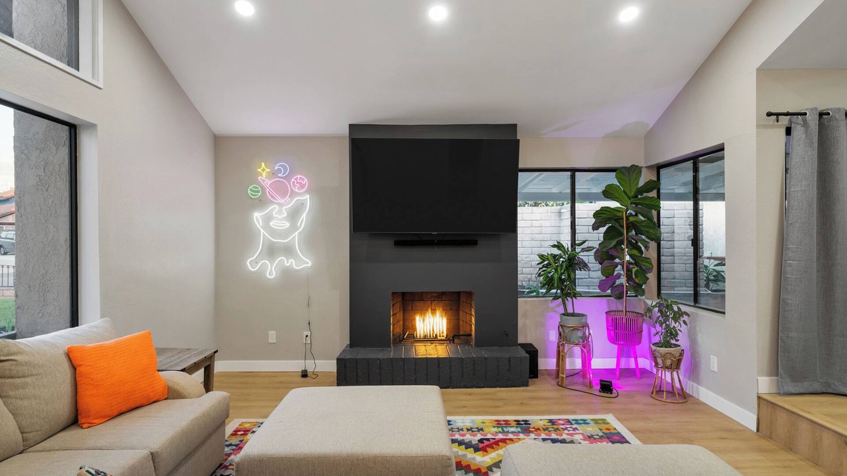 Covina House | King Bed Modern Home Near Los Angeles
